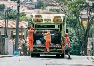 梦境中的街头漫步，一场心灵之旅，梦见在街上走