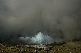 梦见地冒水，神秘的地下奇景，梦见地冒水