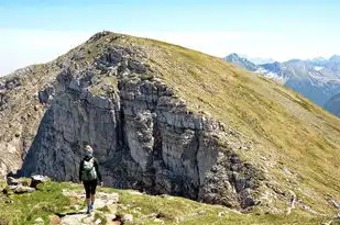 泥泞路上的脚印，梦境中的心灵之旅，梦见走在泥泞的路上