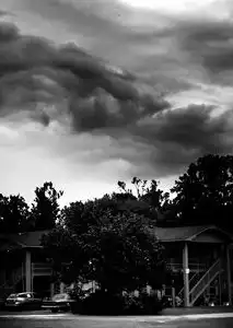 孕妇梦见台风暴雨，一种深层的心理预示，孕妇梦见台风暴雨